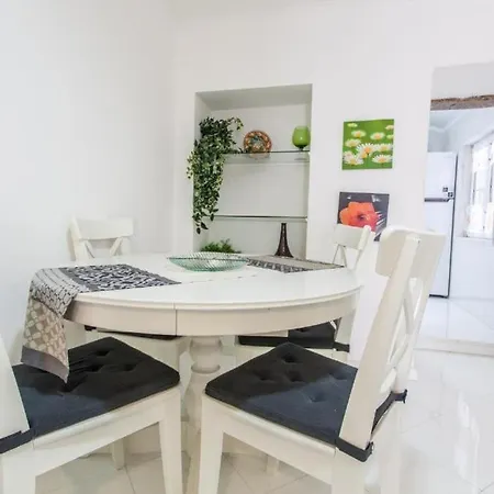 2 Bedroom Close To Timeout Market By Innkeeper *
